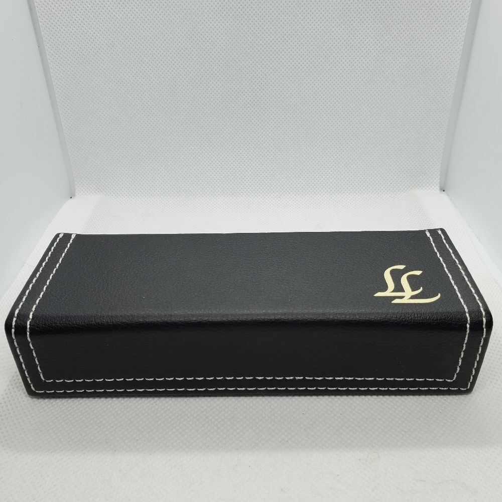 Lisa Loeb Black & White Glasses Case & Cleaning Cloth - Picture 2 of 7